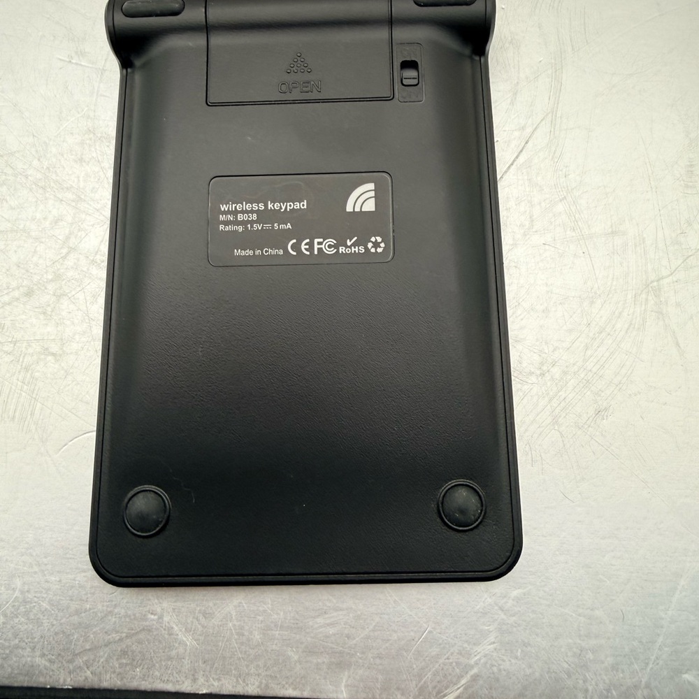 Wireless Black Numeric Keypad - Picture 2 of 2